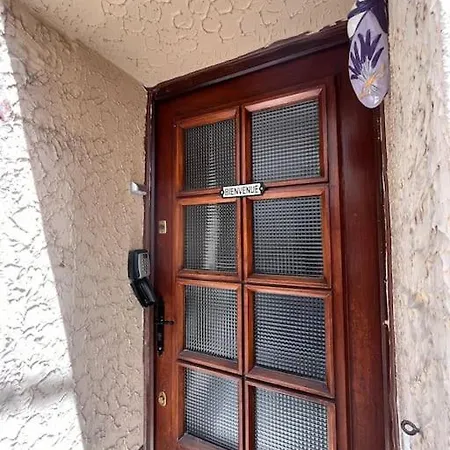 Maison, Proximite Commerces, Plage, P Gratuit * Vias