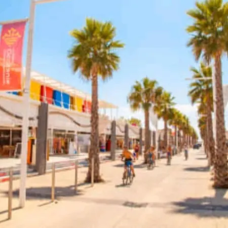 Holiday home Maison, Proximite Commerces, Plage, P Gratuit *