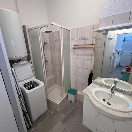 Maison, Proximite Commerces, Plage, P Gratuit Vias